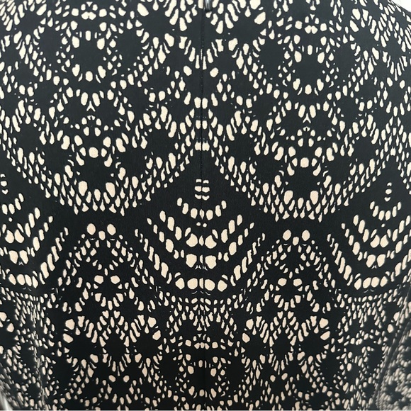 Elegant Black Faux Lace Dress - Picture 5 of 11